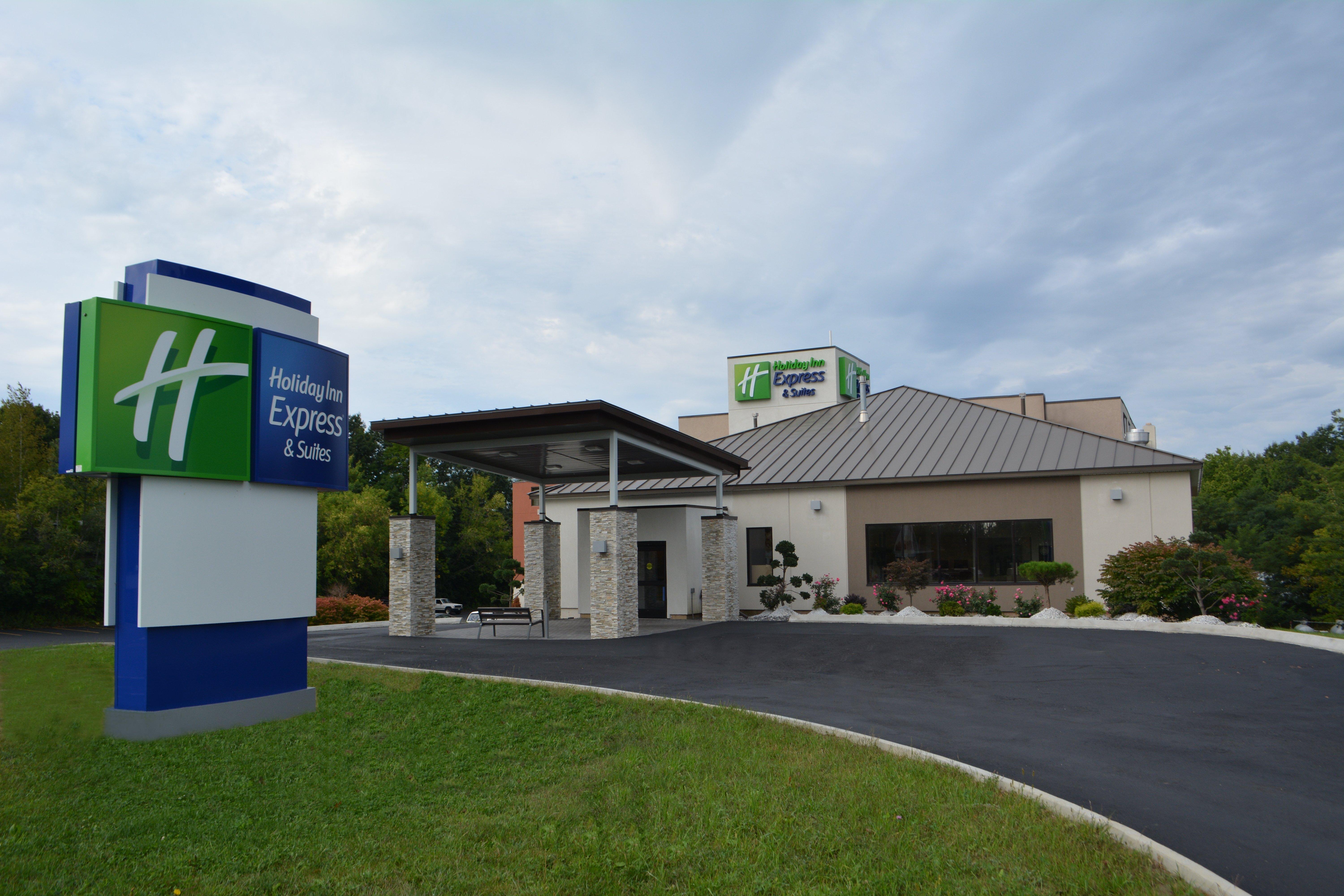 Holiday Inn Express & Suites Waterville - North By Ihg Exterior foto