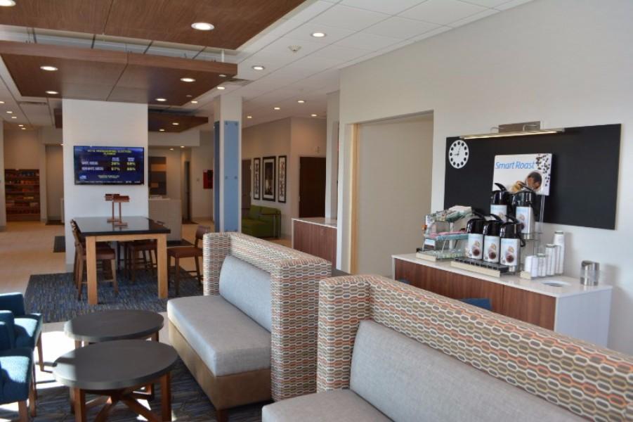 Holiday Inn Express & Suites Waterville - North By Ihg Exterior foto