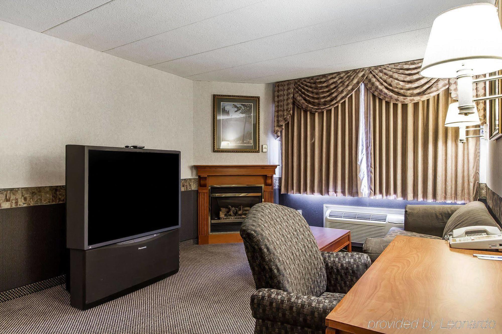 Holiday Inn Express & Suites Waterville - North By Ihg Exterior foto