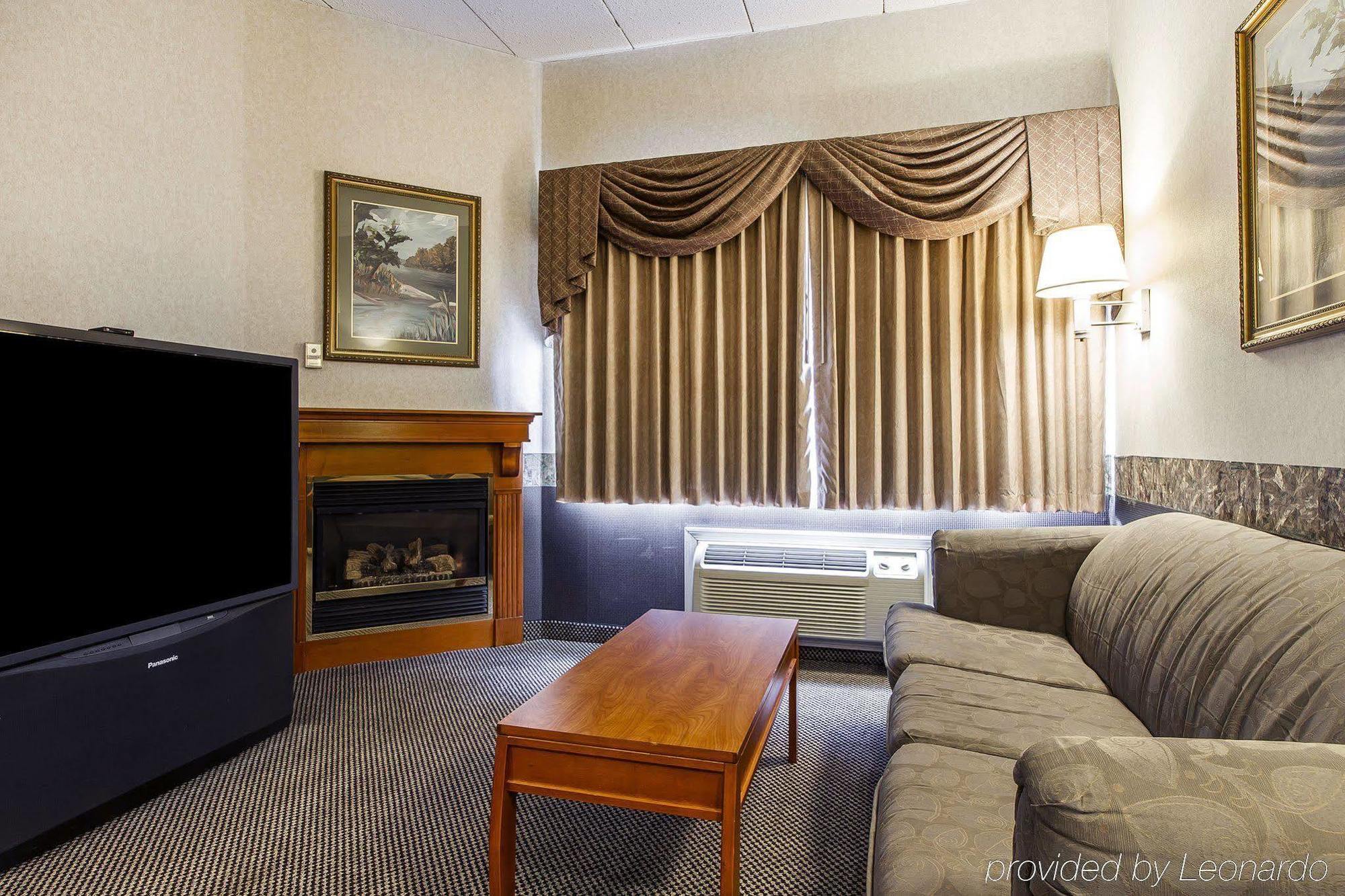 Holiday Inn Express & Suites Waterville - North By Ihg Exterior foto